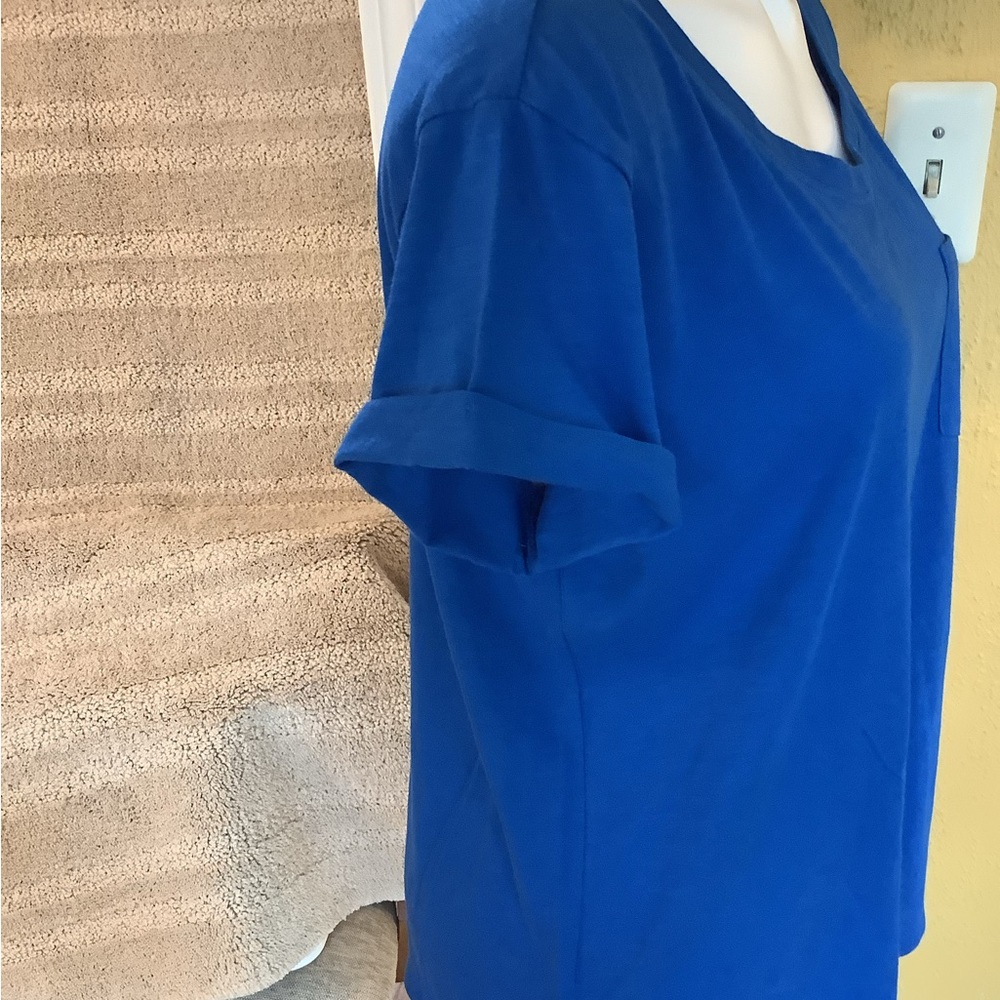 NWT ROUND NECK SHORT SLEEVE TOP - Picture 3 of 5